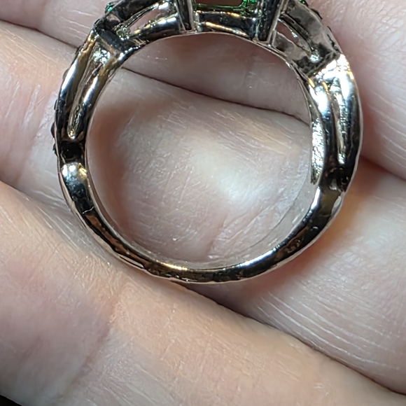 Vintage Silver Tone Emerald Cut Green Gemstone Ring Size 8 556 - Picture 5 of 8